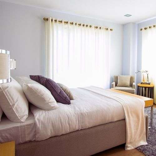 Te reposer un maximum dans ton lit, rester chez toi et profiter de ta propre compagnie en regardant des films/séries