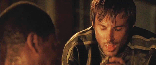 Tu te fais bouffer par des cannibales.