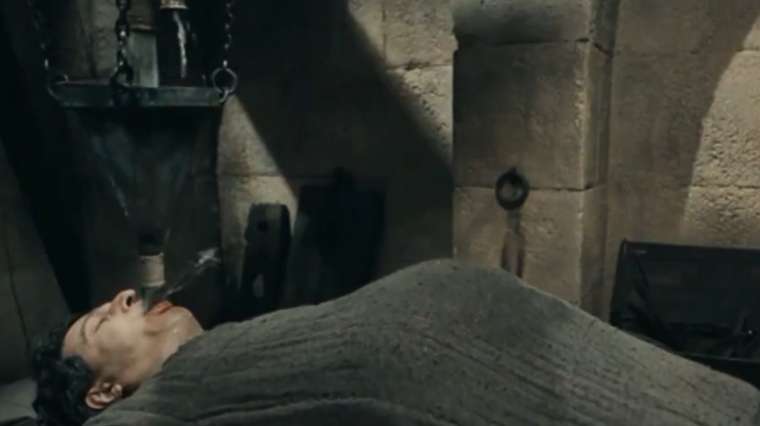 Tu meurs lors de la torture de l'eau