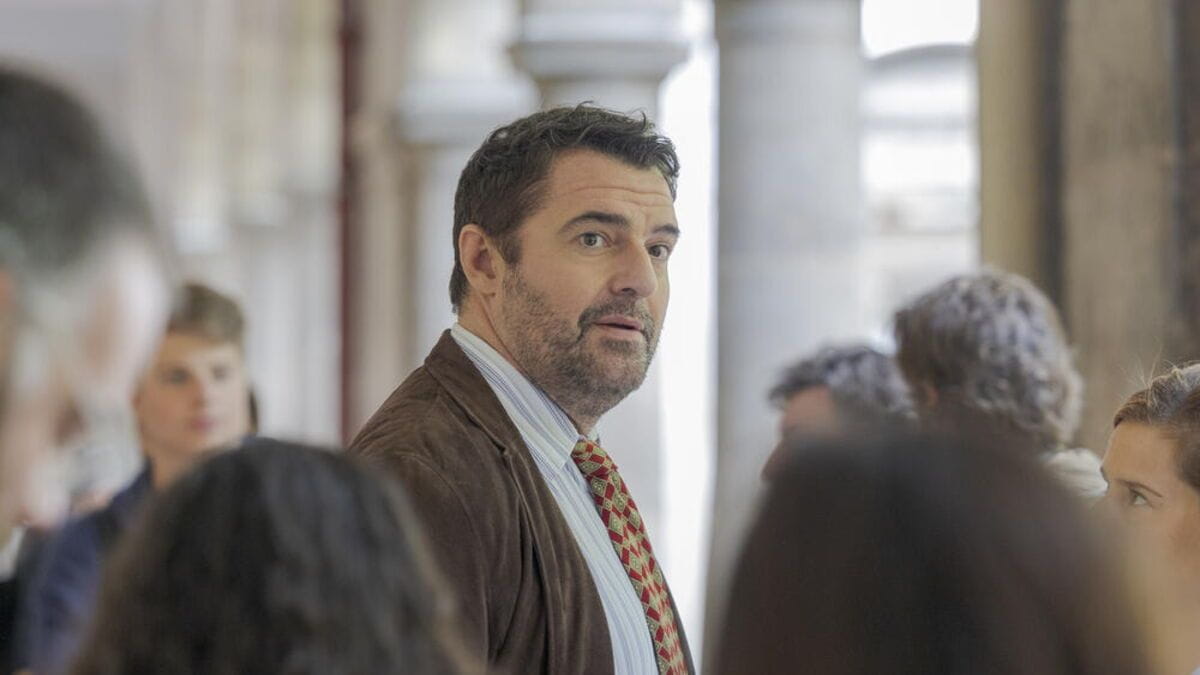 Arnaud Ducret dans le téléfilm Papa malgré lui sur TF1.